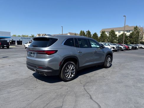 Used 2025 Buick Enclave Preferred FWD image 3