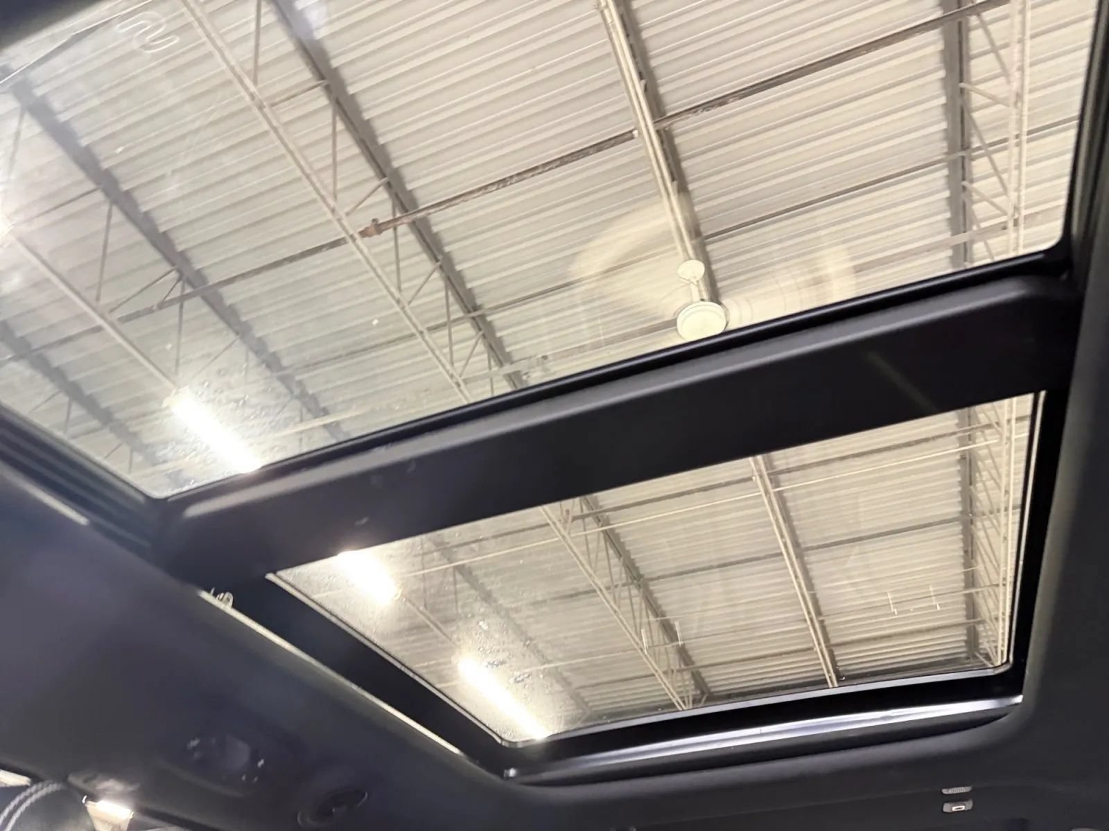 Used 2018 Chrysler Pacifica Touring-L Plus w/ Advanced Safetytec Group FWD image 19