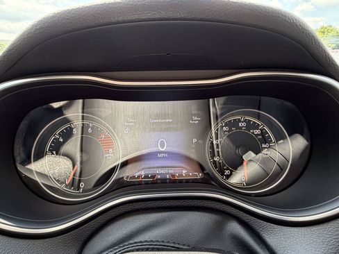 Used 2022 Jeep Cherokee Trailhawk w/ Sun, Sound & Nav Group AWD/4WD image 16