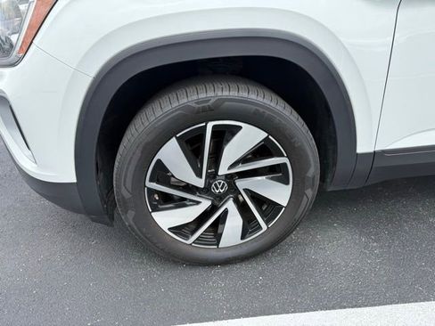 Used 2024 Volkswagen Atlas SE FWD image 2