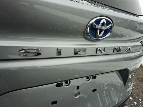 Used 2021 Toyota Sienna Platinum image 29