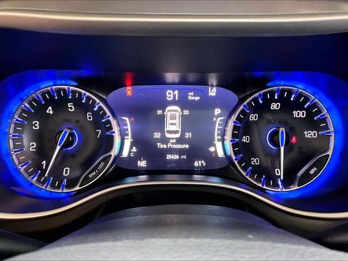 Used 2025 Chrysler Pacifica Select FWD image 23