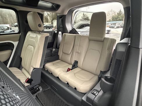 Used 2021 Land Rover Defender 110 SE image 36