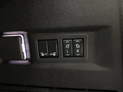 Used 2024 GMC Yukon AT4 w/ Technology Package image 40