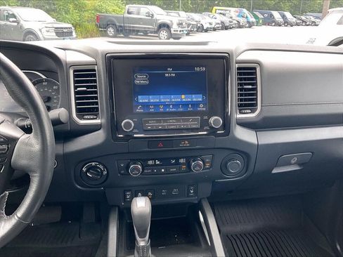 Used 2022 Nissan Frontier SV AWD/4WD image 17
