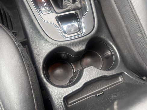Used 2019 Jeep Cherokee Limited AWD/4WD image 19