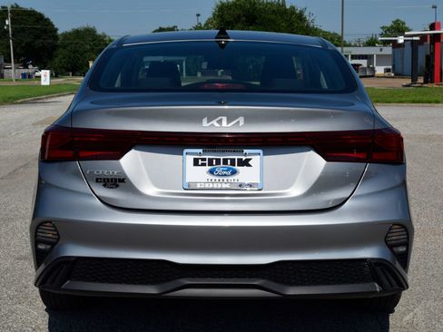Used 2023 Kia Forte LXS FWD image 5