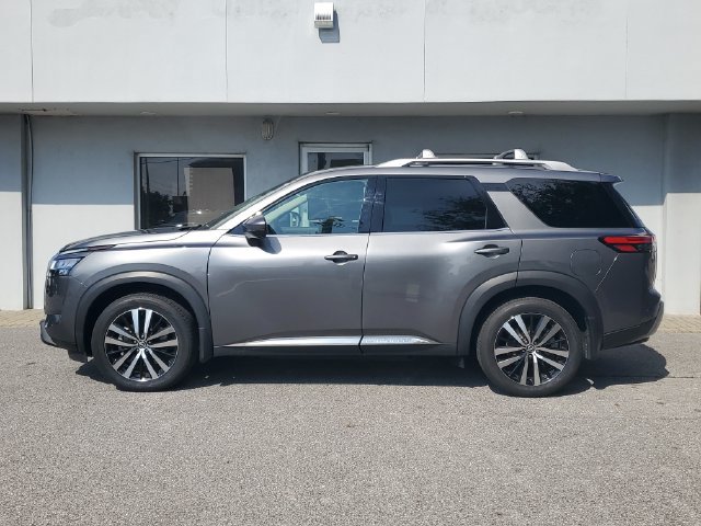 Certified 2024 Nissan Pathfinder Platinum w/ Cargo Package FWD image 12