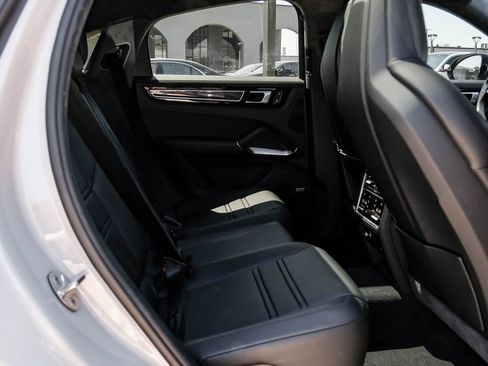 Used 2023 Porsche Cayenne Turbo AWD/4WD image 33