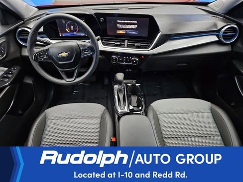Used 2025 Chevrolet Trax LT FWD image 16