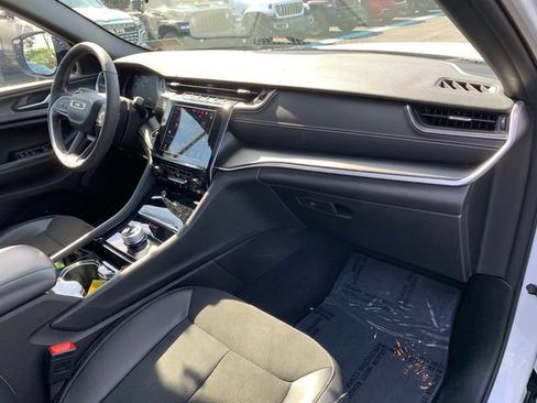 Used 2023 Jeep Grand Cherokee L Laredo AWD/4WD image 12