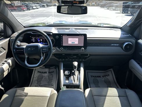Used 2025 Chevrolet Colorado ZR2 w/ Technology Package AWD/4WD image 10