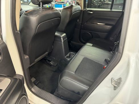 Used 2017 Jeep Compass Latitude FWD image 16
