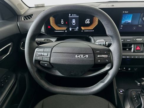 Used 2025 Kia K4 LXS image 18