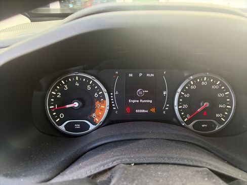 Used 2017 Jeep Renegade Latitude FWD image 9