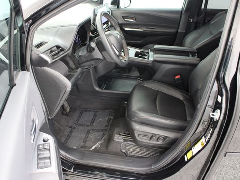 Used 2024 Toyota Sienna XLE Woodland Edition AWD/4WD image 14