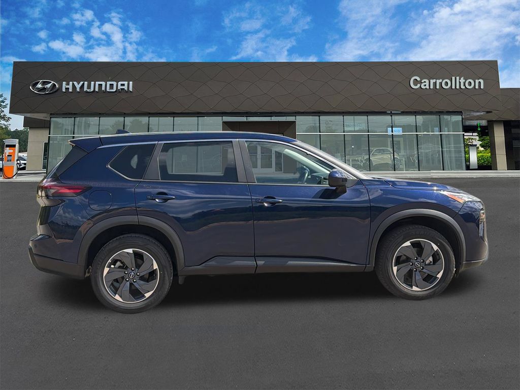 Used 2025 Nissan Rogue SV FWD image 4