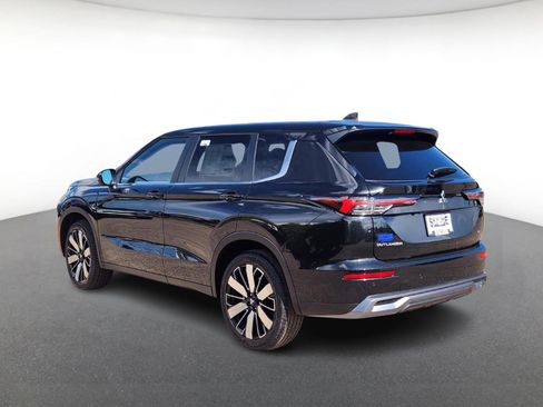 New 2025 Mitsubishi Outlander SE image 4