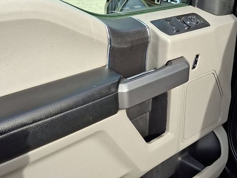 Used 2017 Ford F150 XLT image 12