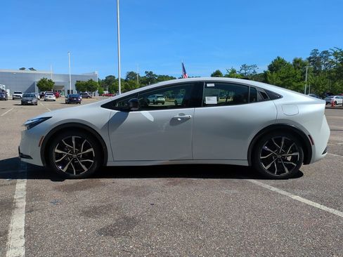 New 2026 Toyota Prius Plug-In Hybrid FWD image 7