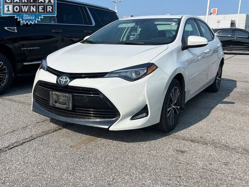 Used 2017 Toyota Corolla LE w/ LE Premium Package w/Moonroof FWD image 3