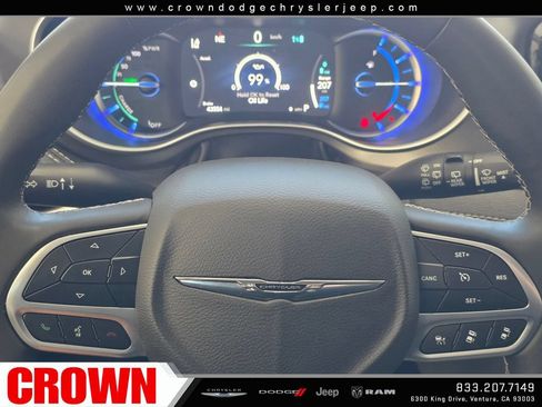 Used 2024 Chrysler Pacifica Limited FWD image 29
