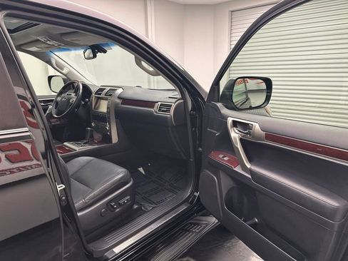 Used 2014 Lexus GX 460 w/ Premium Package AWD/4WD image 8