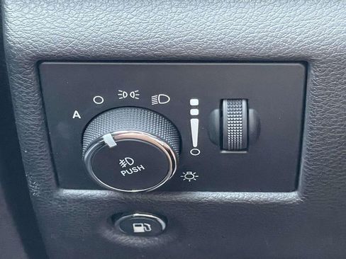 Used 2020 Jeep Grand Cherokee Limited w/ Luxury Group II image 36