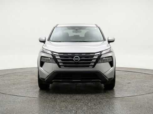 Used 2025 Nissan Rogue SV FWD image 2