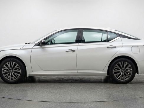 Used 2025 Nissan Altima 2.5 SV image 5