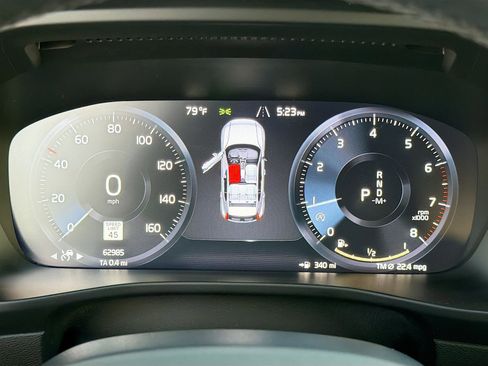 Used 2022 Volvo XC40 T5 Momentum image 39