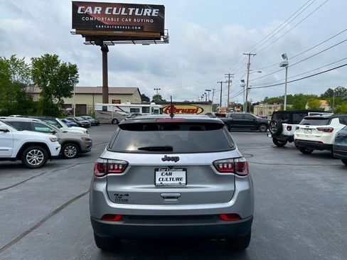 Used 2022 Jeep Compass Latitude w/ Sun and Sound Group AWD/4WD image 11