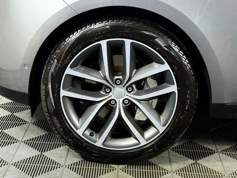 Certified 2025 Land Rover Range Rover SE AWD/4WD image 13