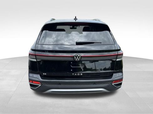 New 2026 Volkswagen Taos SE FWD image 6