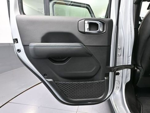 Used 2024 Jeep Wrangler Unlimited Rubicon 4xe AWD/4WD image 39