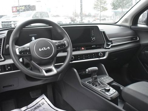 Used 2024 Kia Sportage LX image 16
