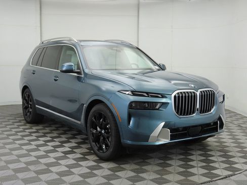 New 2026 BMW X7 xDrive40i w/ Premium Package image 3