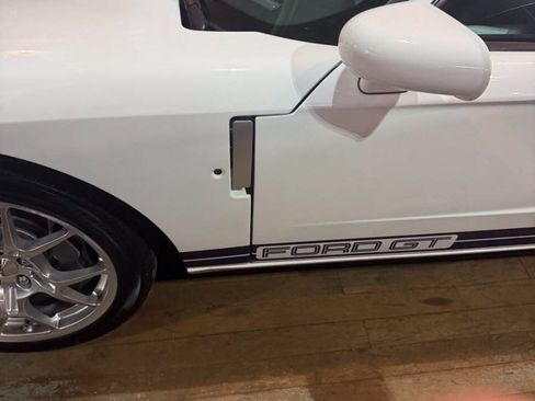 Used 2005 Ford GT RWD image 7