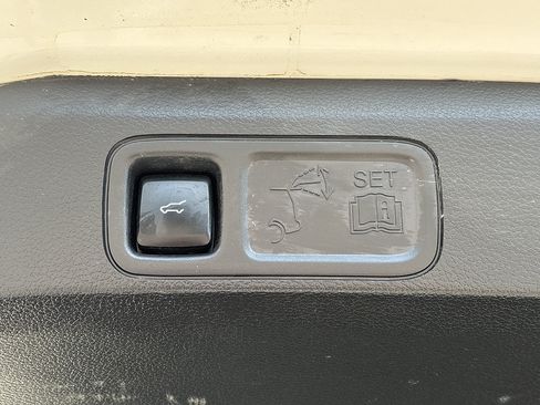 Used 2024 Ford Expedition Limited AWD/4WD image 8