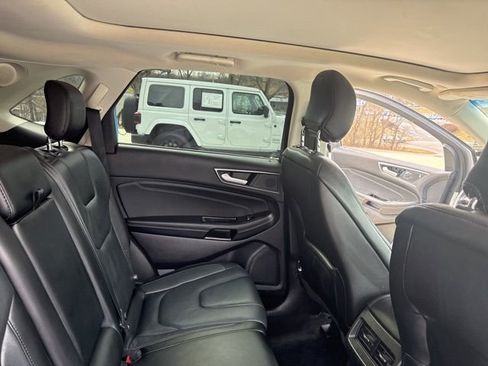 Used 2019 Ford Edge Titanium image 34
