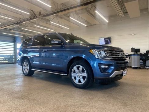 Used 2019 Ford Expedition XLT w/ Equipment Group 202A AWD/4WD image 3