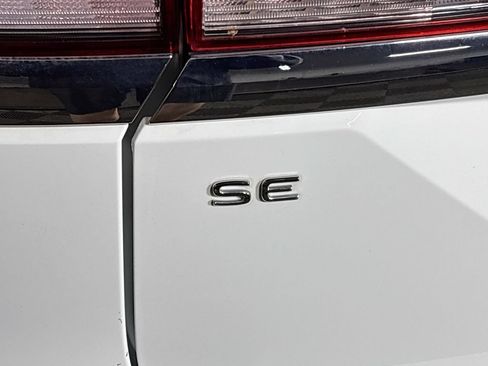 Used 2024 Volkswagen Atlas SE AWD/4WD image 23