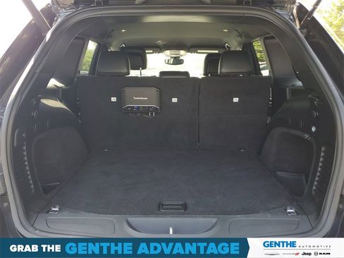 Used 2020 Jeep Grand Cherokee Altitude image 24