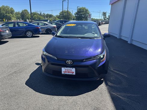 Used 2023 Toyota Corolla LE w/ Carpet Mat Package (TMS) FWD image 3