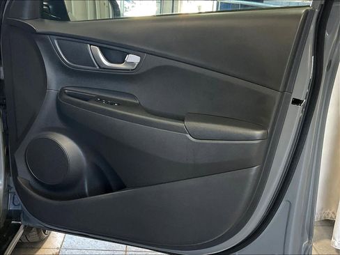 Used 2023 Hyundai Kona SE image 12