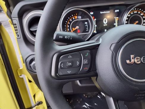 Used 2023 Jeep Gladiator Willys image 11
