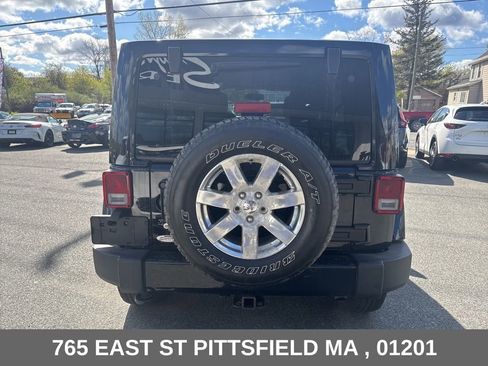 Used 2017 Jeep Wrangler Unlimited Sahara w/ Max Tow Package AWD/4WD image 7