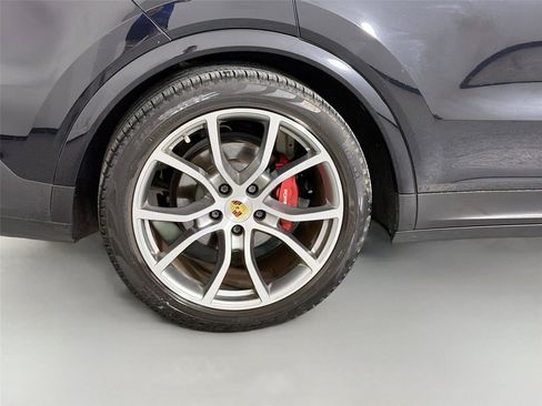 Certified 2022 Porsche Cayenne Platinum Edition w/ Premium Package Plus AWD/4WD image 13