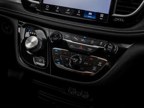 Used 2023 Chrysler Pacifica Touring-L w/ S Appearance Package image 21