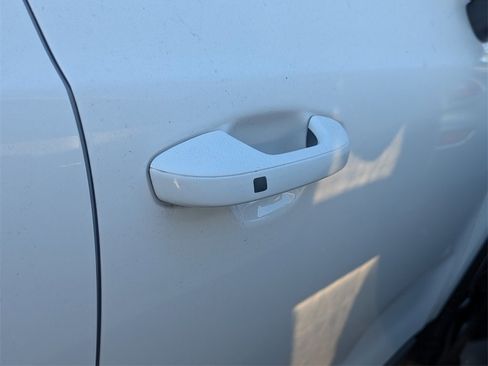 Used 2024 Kia Telluride EX w/ EX Captain's Chair Package image 15